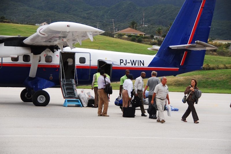 WinAir Twin Otter Aircraft letting off passengers