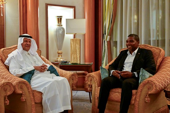 (L-R) His Royal Highness, Crown Prince Abdulaziz bin Salman, Minister of Energy and Prime Minister of Saint Kitts and Nevis, Hon. Dr. Terrance Drew